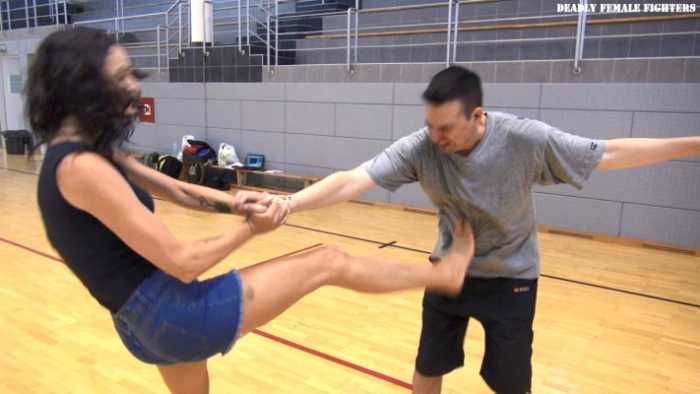 deadlyfemfighter 长腿女王踢打虐屌丝 bf17805