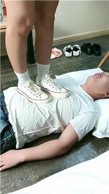 【萌宝儿】多双鞋白袜全体重跳踩 JS241213-23