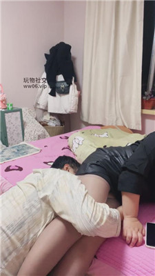 【蜜桃琪主】寂寞少妇的脚下奴    241213-9