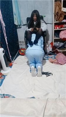 【伪娘和人妻】喜欢酸臭黑丝脚的变装奴 JS241222-13