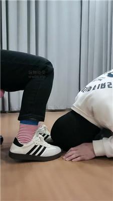 【拽拽】脏鞋臭袜踩虐家奴 JS250108-12