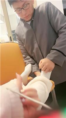 【薇薇情侣主】下跪伺候白袜女主人 JS250108-23