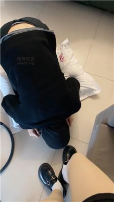 【小凤梨】舔喝圣水/脏鞋白袜虐/转胯狗爬踩踏 JS250112-3
