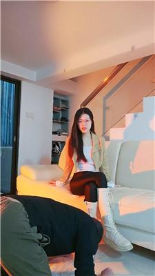 【嘉妮】超脏长靴捂臭脚玩贱奴 bf49376