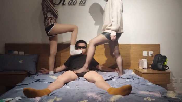 【1080P】两位美女全体重踩踏足虐羞辱 YC-250208-2