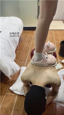 【小凤梨】伺候不好就挨揍 bf50361