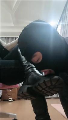 【拽拽】骑马虐乳-狗舌清理脏长靴 JS250217-13