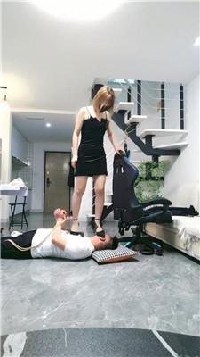 【淡颜】捆绑高跟全体重踩踏 bf50637