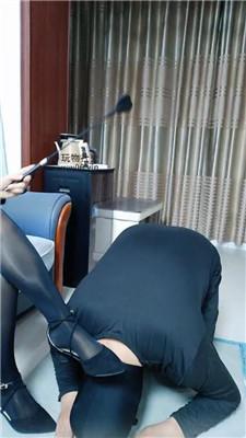 【樊儿】黑丝高跟恋足舔-踩踏脚插嘴【完整版】JS250321-15