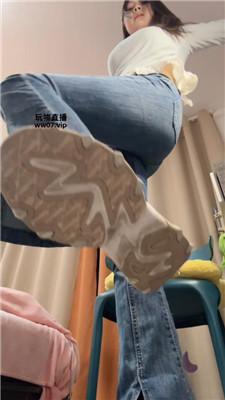 【兔兔酱】巨人视角之短黑丝    250402-28