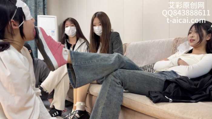 『chnnsct1818』群体羞辱全体重踩踏女同学 YC-240319-3