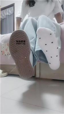 【小李子】素人学生主-棉袜脚丫诱惑 JS250422-1