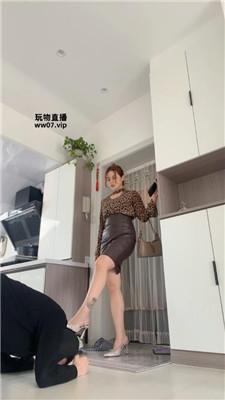 【黛帝】舔吃粉色内裤/高跟碾压踩 JS250428-1