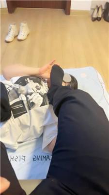 【西北傻子】臭脚丫玩母畜 JS250517-30