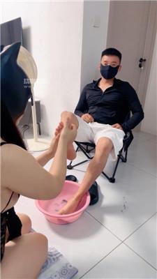 【辞安】母畜伺候沐足 JS250529-18