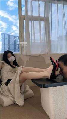 【诗琪】骑马踩狗舌-清理脏鞋 bf54141