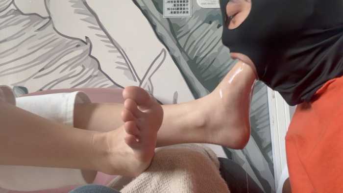 舔脚深喉，长时间深插喉咙，插到爆吐！（地下室出品） YC-250604-8