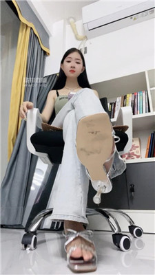 【琳达】贱狗进来    250614-13