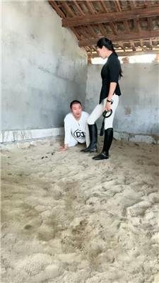 【爱丽丝】囚犯奴圈养-骑马长靴白袜辱【双视角版】 bf54658