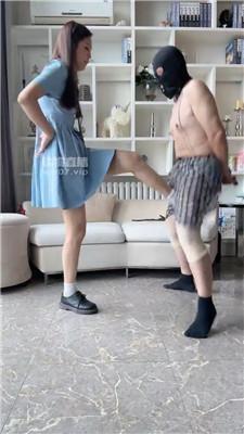 【涣涣】爆踢贱狗蛋蛋，跳起重踩，这是多大的仇啊 bf55029