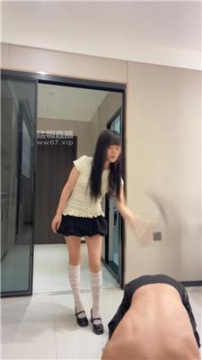 【婉纱】皮鞋白丝踩虐-胯下狗爬 bf55285