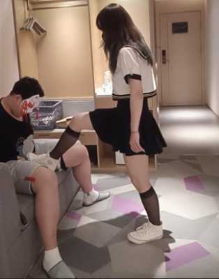 JK萌妹踢裆虐小偷 YC-250708-4