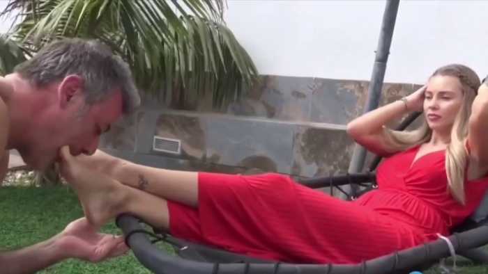 Gabriella女神脏脚户外调教 JS250830~3