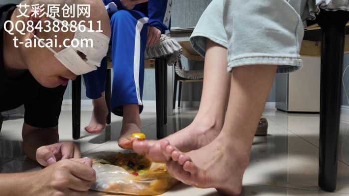 『chnnsct1818』女高中生放学后脚汗喂食 YC-250828-2