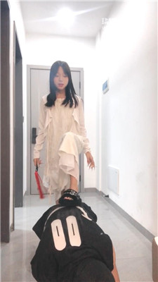 【怡怡】拖鞋踩踏鞭打 JS250903-19