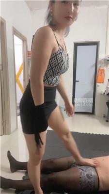 【蓝汐】御姐羞辱脚下奴 JS250911-24