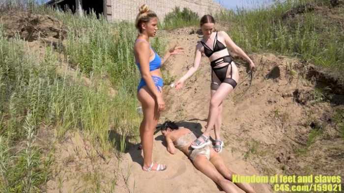 野外泥地残酷折磨，狠狠踩踏抽打太吓人了 bf57315