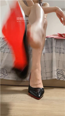 【玄葉】红底黑高跟挑鞋寸    250915-28