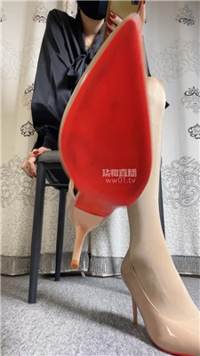 【颜艺】裸足挑鞋辱骂    251011-39