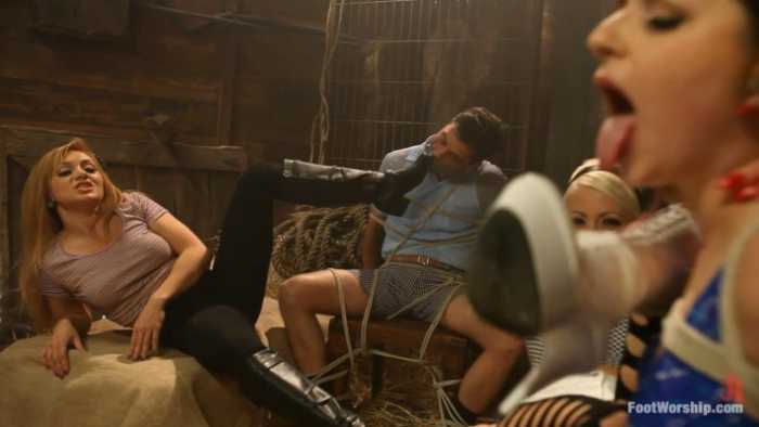 跟女友出去玩被三位疯疯癫癫的恶女人抓起来调教羞辱 bf58331