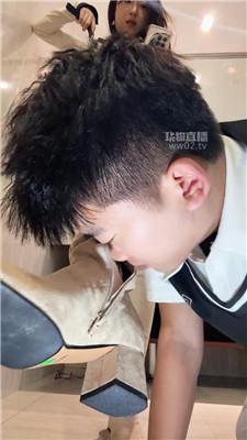 【佳佳】学姐卫生间里训化弟弟 bf58549