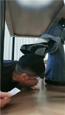 【文文文】素人S桌底踩踏喂食场 JS251022-29