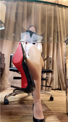 【南乔】偷闻鞋子被领导抓到    251022-10