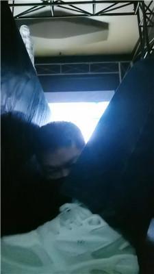 【文文文文】KTV-舔素人姐姐的鞋底 JS251027-21