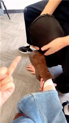 【忘忧情侣主】绿奴就只配舔鞋舔脚 JS251116-4