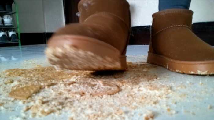 雪地靴踩鸡蛋饼干，多语言 JS251117~6