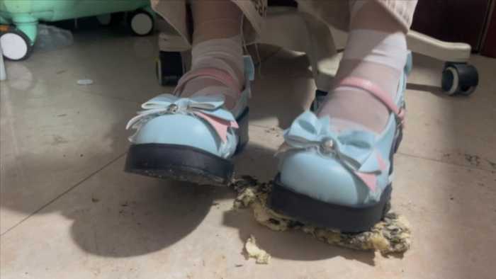 lo鞋踩面包，多语言 JS251122~8