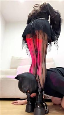 【佳佳】性感短靴黑丝胯下辱 JS251215-31