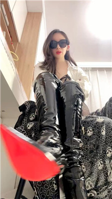 【夏夏】羞辱靴奴同事    251216-27