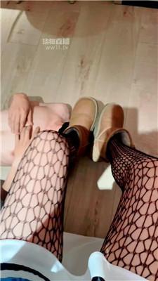 【狠心小妈】情侣主-雪地靴网袜踩绿奴 JS251218-11