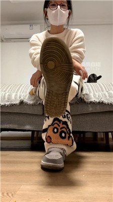 【可可公主】运动鞋脏白袜    251223-37