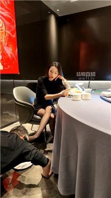 【水晶熊】白富美包间公开处刑贱奴 bf60046