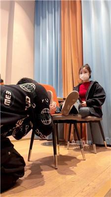 【妍妍】牛仔裤女神坐脸窒息-白袜塞嘴 bf60159