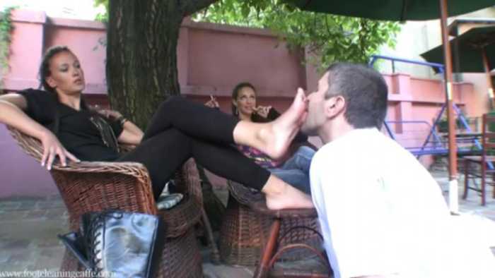 短发男给姐妹花清理脚底 JS251230~9