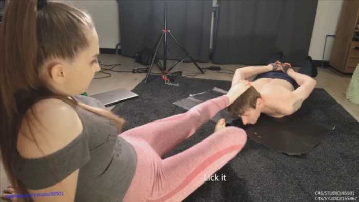 清理干净bertie的脚趾 JS260126~2