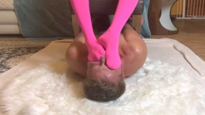 粉色丝袜踩脸裸足踩脸脚窒息强制脚奴除臭彩丝踩脸物化恋足调教JS260203~3